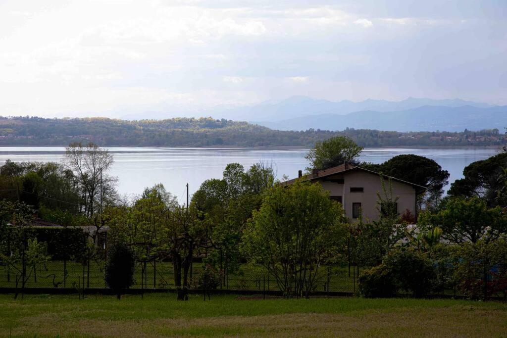 Vista Lago-Appartamento Funzionale Con Vista Варезе Екстериор снимка